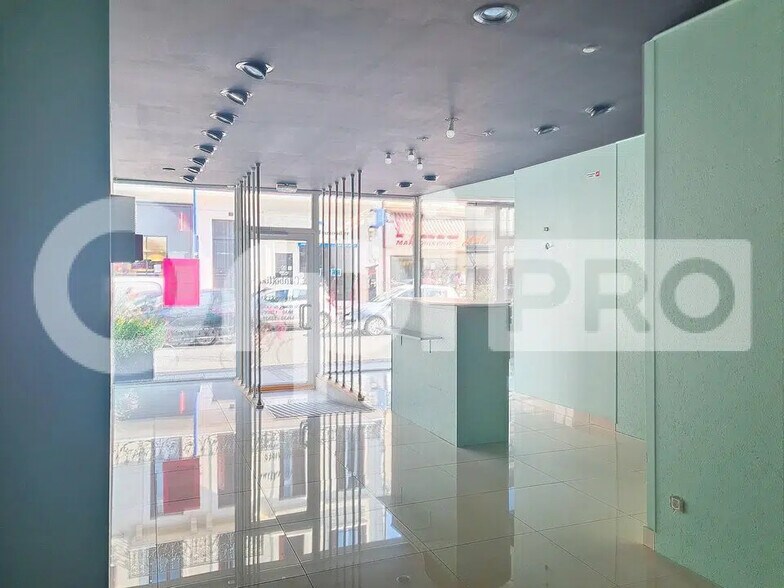 Retail in Montluçon for lease - Interior Photo - Image 2 of 6