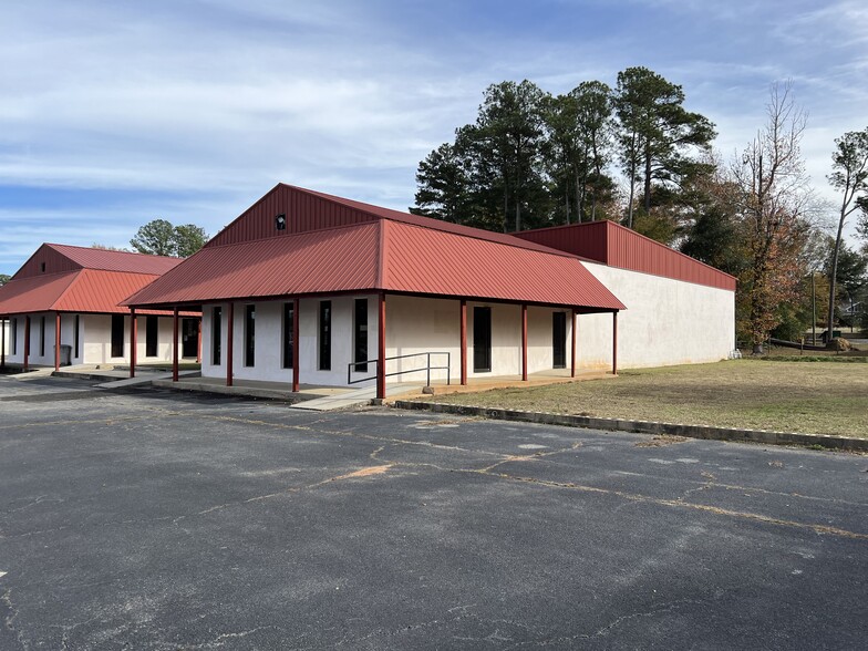 401 Peacock Street, Cochran, GA for sale - Building Photo - Image 3 of 15