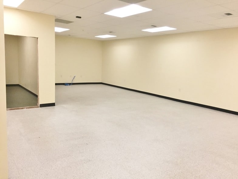 1416 W 7th Ave, Eugene, OR for sale - Interior Photo - Image 3 of 32