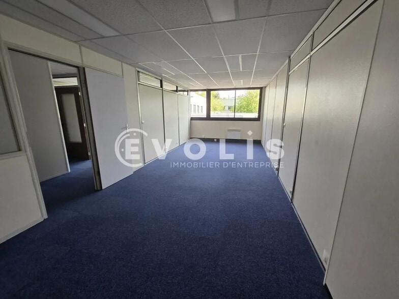 Office in Palaiseau for lease - Interior Photo - Image 2 of 7