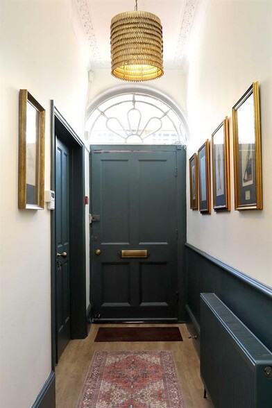 25 High St, High Wycombe for lease - Interior Photo - Image 1 of 16