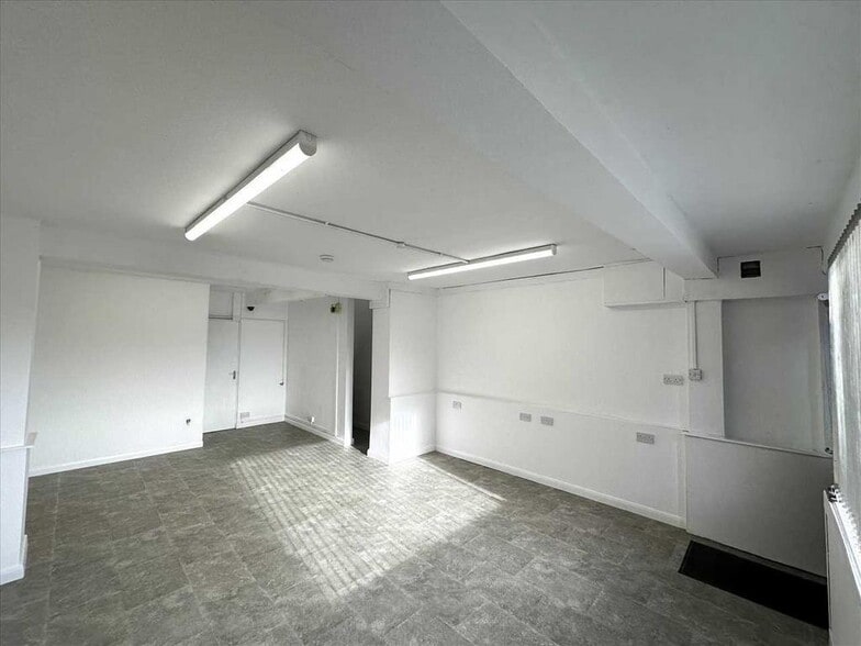 111 Cottage Beck Rd, Scunthorpe for lease - Building Photo - Image 3 of 5