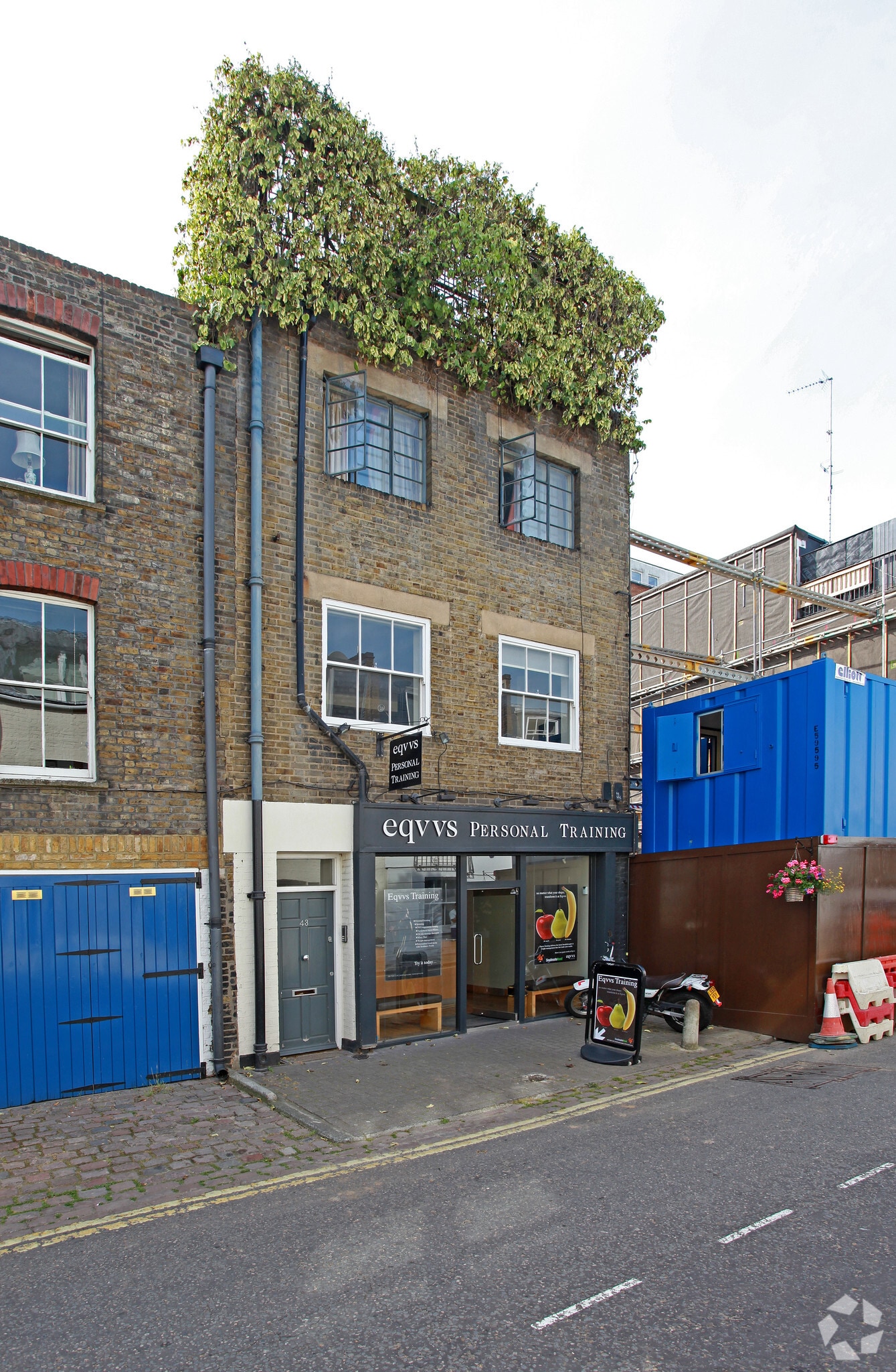 43-43A Cheval Pl, London for sale Primary Photo- Image 1 of 1