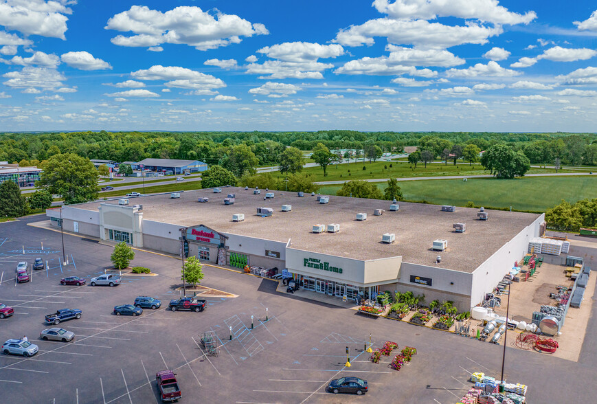 1312-1326 W Broadway St, Three Rivers, MI for sale - Building Photo - Image 1 of 1