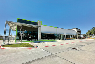 2000 Reflection Bay Dr, Pearland, TX for lease Building Photo- Image 2 of 3