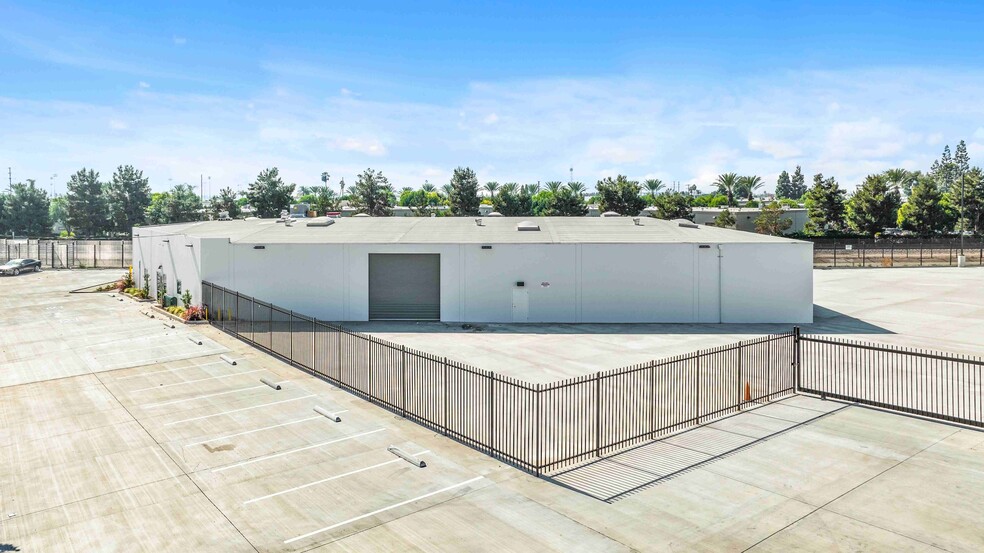 922-926 S Lyon St, Santa Ana, CA for lease - Building Photo - Image 3 of 12