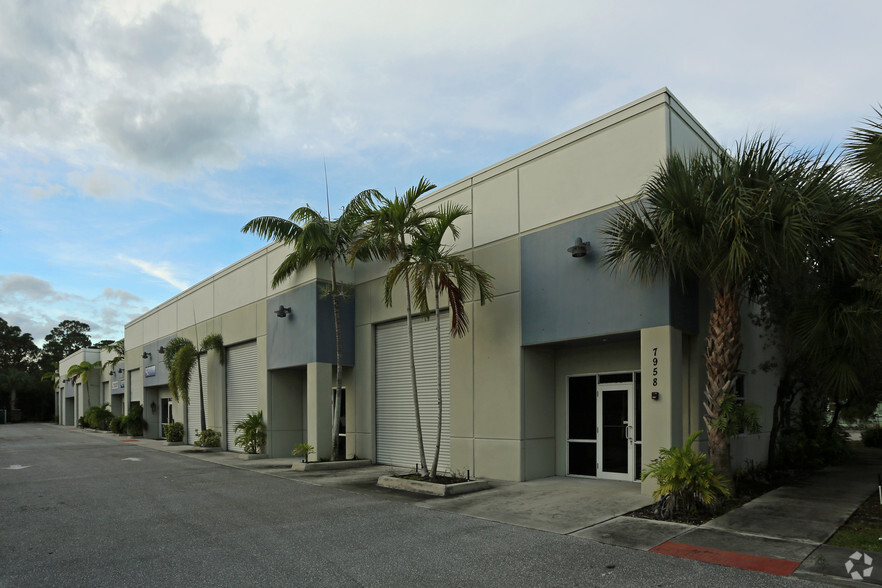 7948-7966 SW Jack James Dr, Stuart, FL for lease - Building Photo - Image 3 of 19