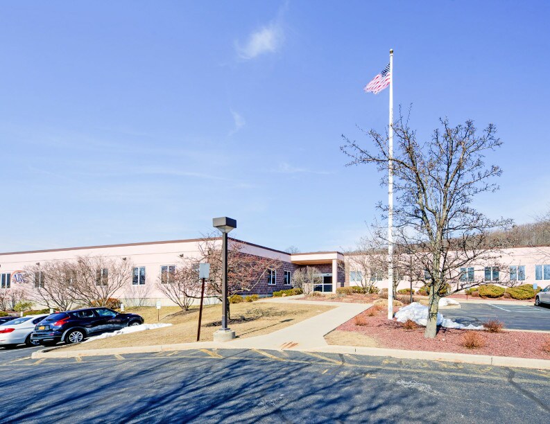 25 Hemlock Dr, Congers, NY for sale Primary Photo- Image 1 of 1