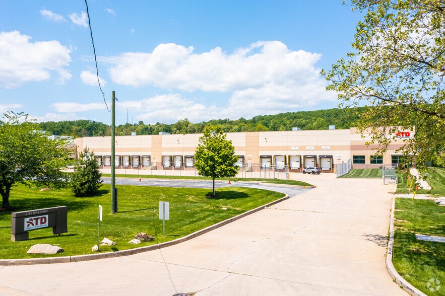 8 Lee Blvd, Malvern, PA for lease - Building Photo - Image 2 of 5