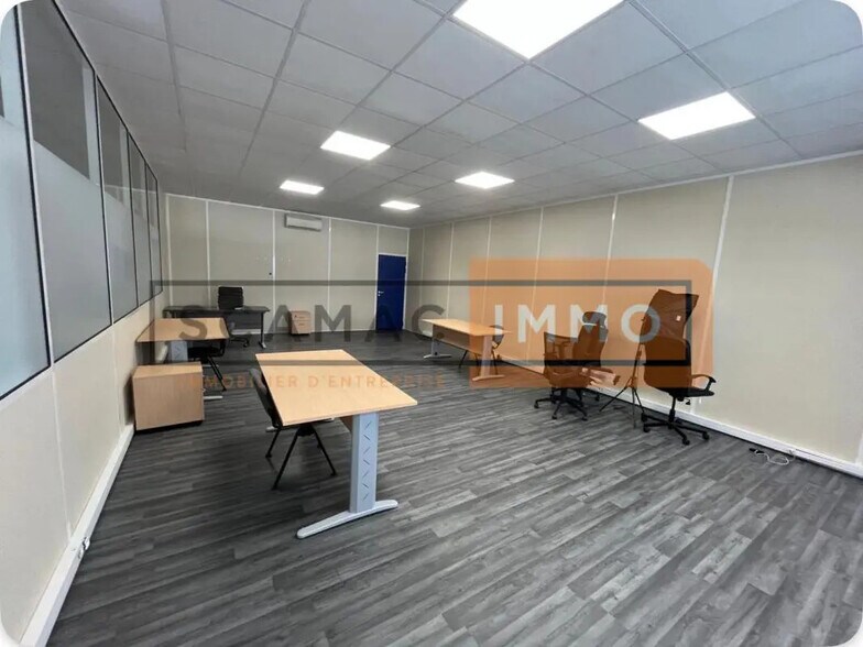 Office in Fréjus for lease - Interior Photo - Image 1 of 4