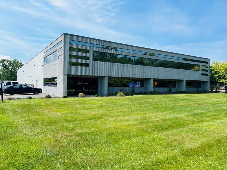 27165 Northline Rd, Taylor, MI for lease - Building Photo - Image 1 of 5