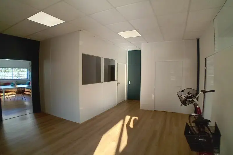Office in Montpellier for lease Interior Photo- Image 1 of 6