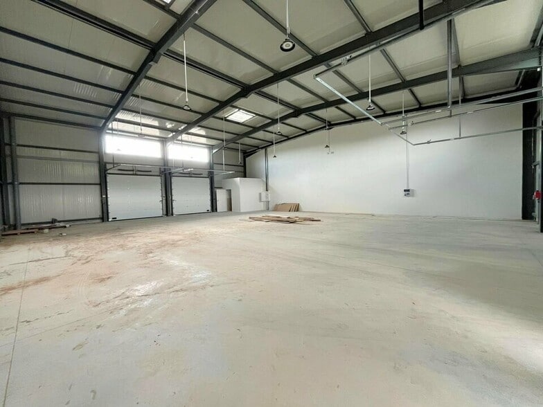 Industrial in Les Arcs for sale - Interior Photo - Image 1 of 4