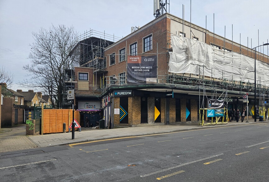 291-307 Kirkdale, London for lease - Building Photo - Image 1 of 3