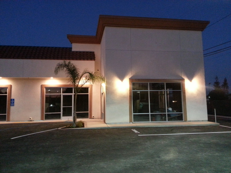 2860 E Vineyard Ave, Oxnard, CA for lease - Building Photo - Image 3 of 15