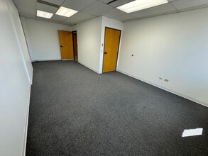 7200 E Hampden Ave, Denver, CO for lease Interior Photo- Image 2 of 4