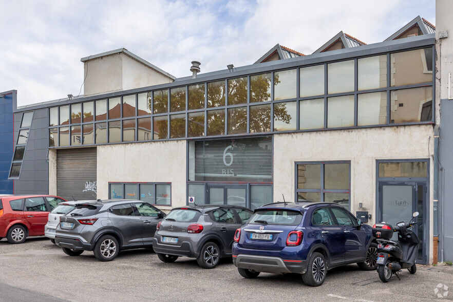 Flex in Lyon for sale - Building Photo - Image 2 of 9