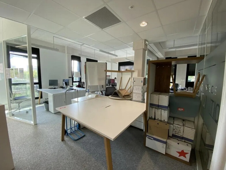 Office in Rennes for lease - Interior Photo - Image 3 of 8