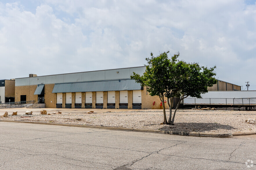 14327 Gillis Rd, Dallas, TX for lease - Primary Photo - Image 1 of 3