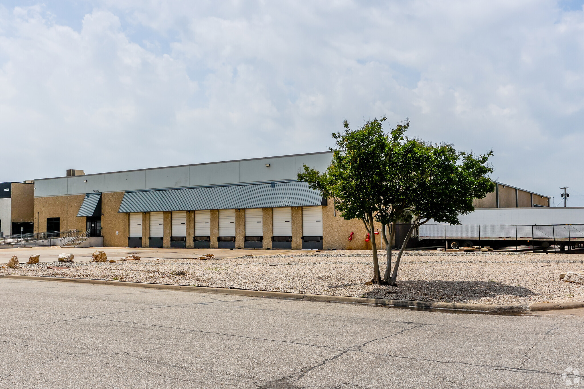 14327 Gillis Rd, Dallas, TX for lease Primary Photo- Image 1 of 4