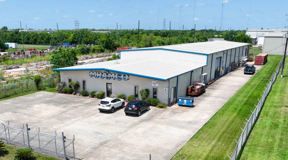 15060 West Dr, Houston, TX for lease - Building Photo - Image 2 of 11