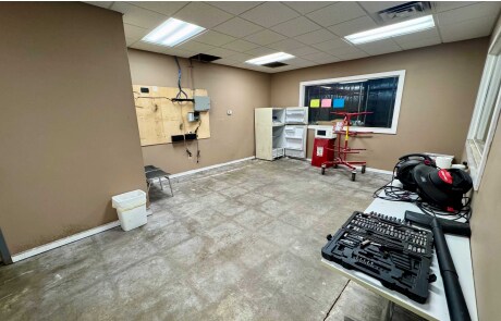 4419-4441 Robertson Rd, Madison, WI for lease Interior Photo- Image 1 of 4