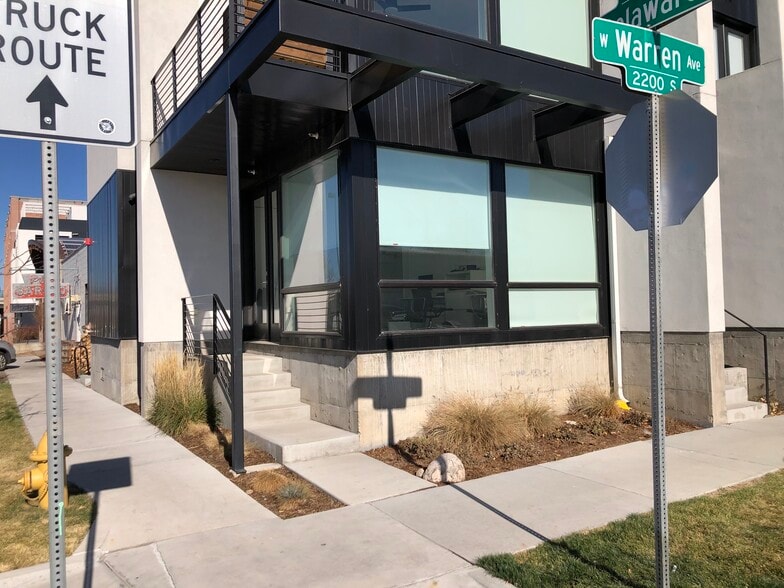 2190 S Delaware St, Denver, CO for lease - Primary Photo - Image 1 of 17