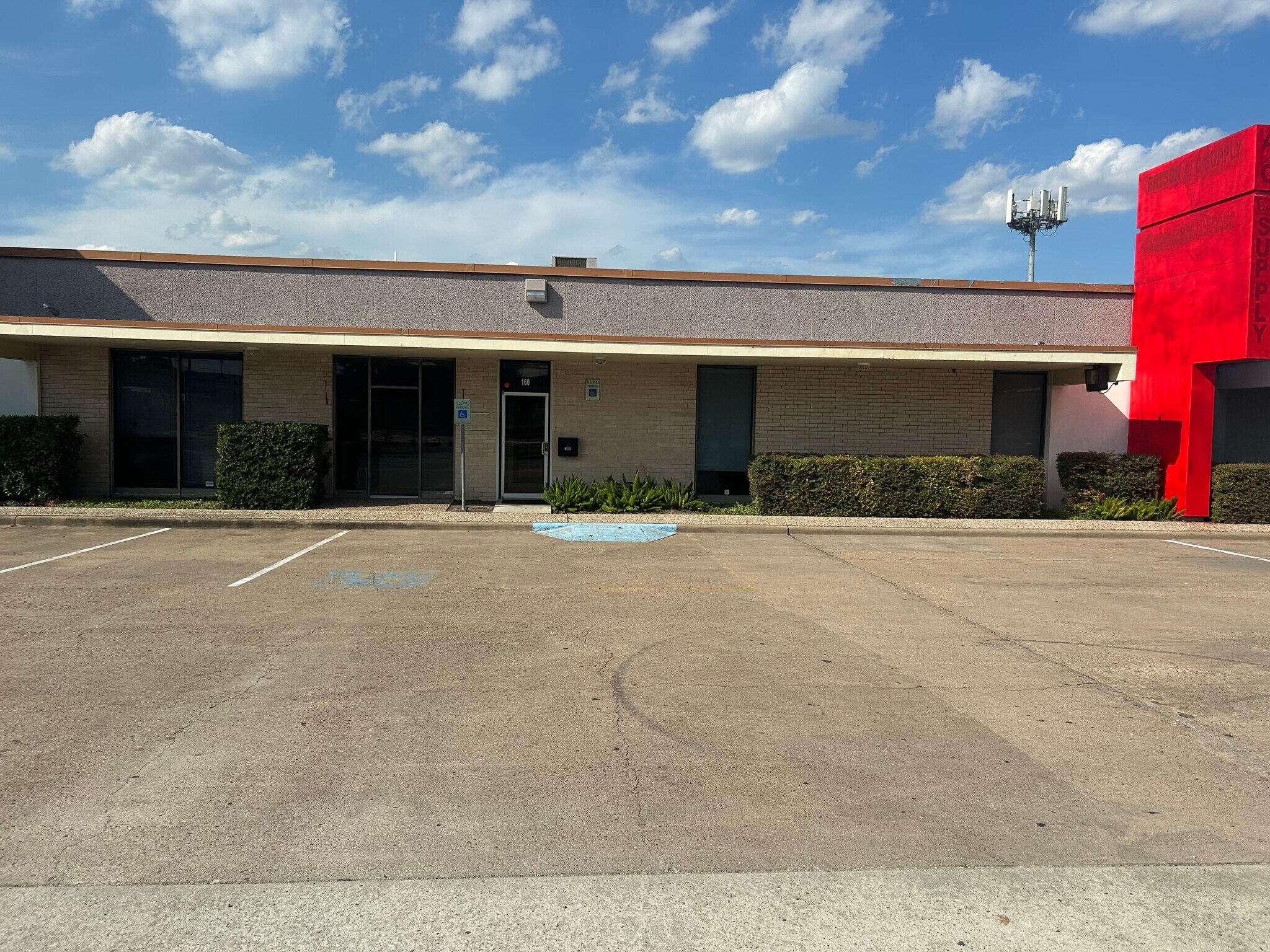 3939 Hillcroft Ave, Houston, TX for lease Building Photo- Image 1 of 2