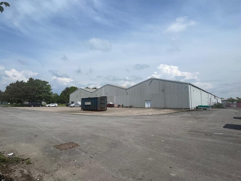 Kingsway, Bridgend for lease - Building Photo - Image 3 of 3