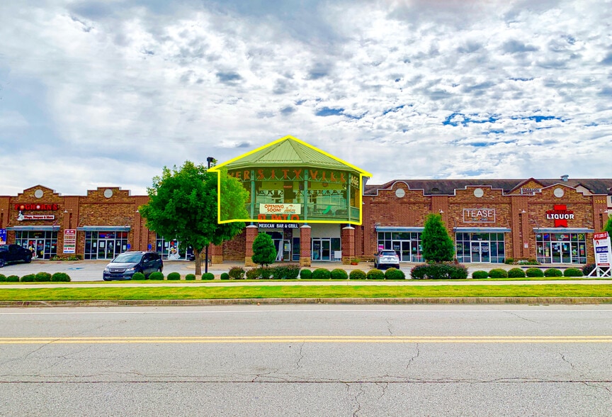 1545 W 15th St Fayetteville Ar 72701 University Village Center Loopnet Com