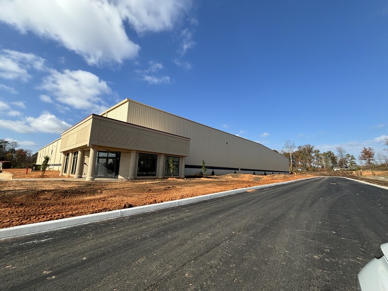 228 Quality Dr, Mocksville, NC for lease - Building Photo - Image 2 of 9