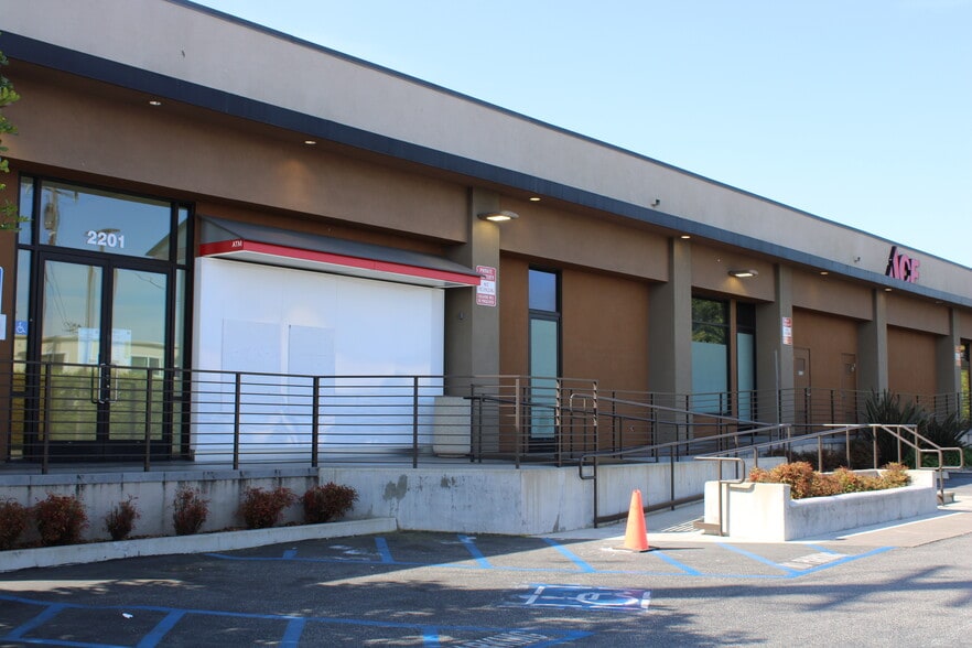 2201-2217 Pacific Coast Hwy, Lomita, CA for lease - Building Photo - Image 3 of 3
