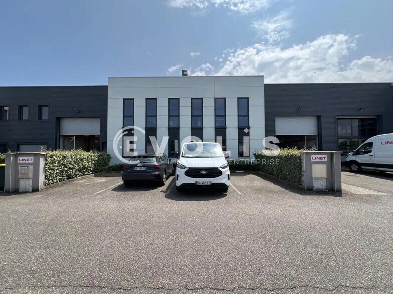 Flex in Vénissieux for lease - Building Photo - Image 1 of 7