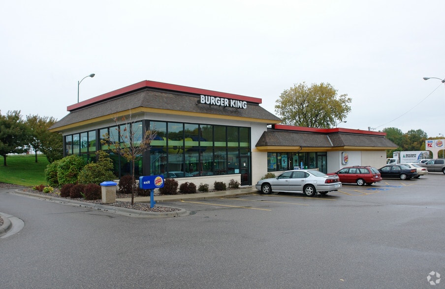 17555 Highway 7, Minnetonka, MN for sale - Primary Photo - Image 1 of 1