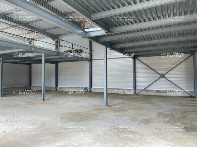 Flex in Treillières for sale - Building Photo - Image 3 of 13