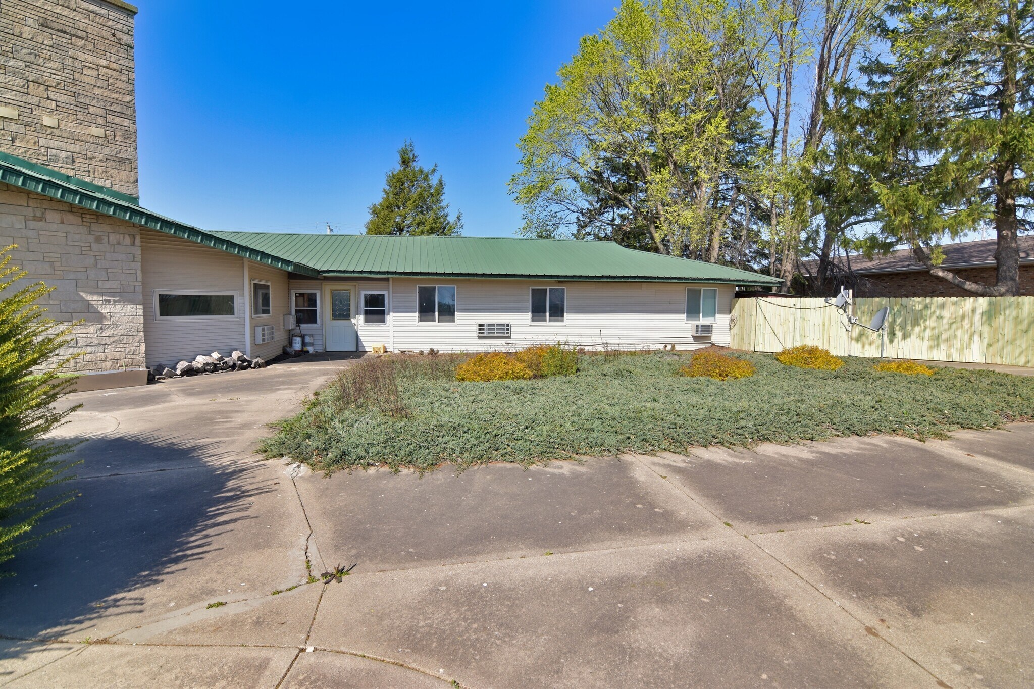2009 S Center St, Marshalltown, IA for sale Primary Photo- Image 1 of 1