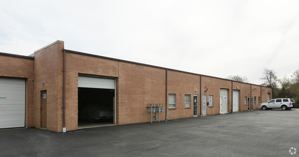 66 E Jefryn Blvd, Deer Park, NY for lease - Building Photo - Image 3 of 5