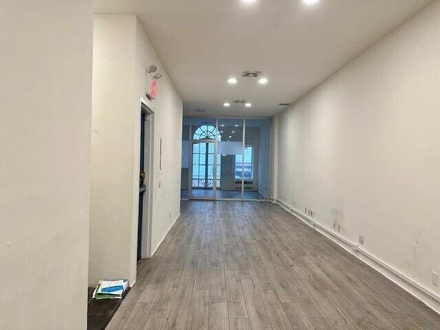 122 E 55th St, New York, NY for lease - Building Photo - Image 3 of 8