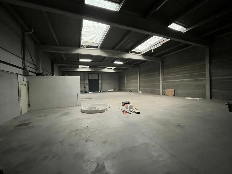 Flex in Roncq for lease - Interior Photo - Image 3 of 6