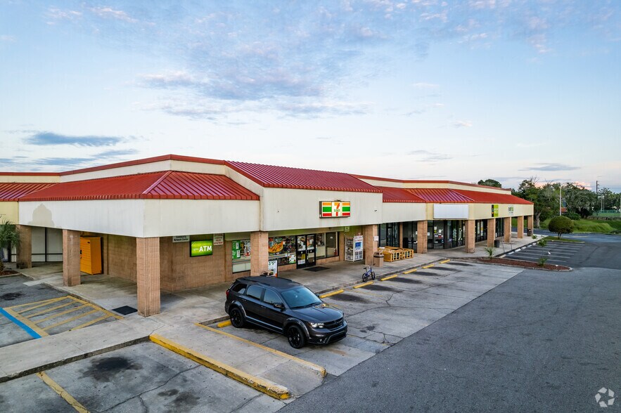 5570-5598 N Orange Blossom Trl, Orlando, FL for lease - Primary Photo - Image 1 of 5
