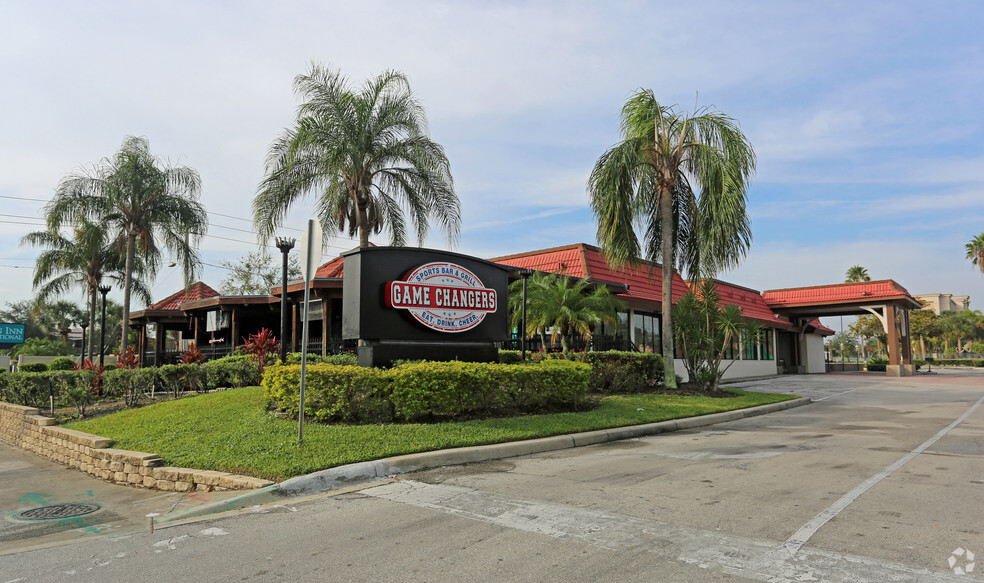 7500 International Dr, Orlando, FL for lease - Primary Photo - Image 1 of 6