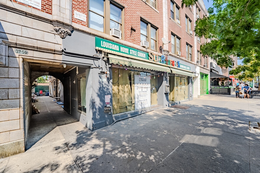 3713 30th Ave, Long Island City, NY for lease - Building Photo - Image 3 of 15