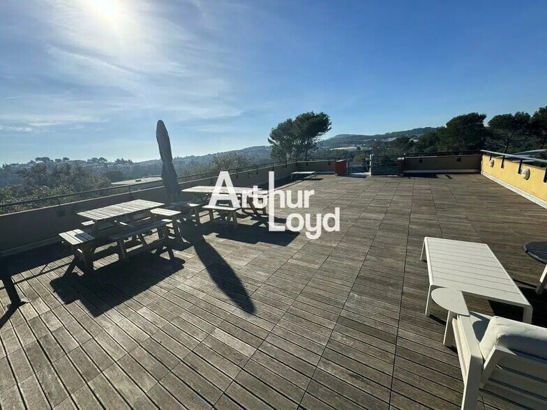 Office in SOPHIA ANTIPOLIS for lease - Building Photo - Image 3 of 7