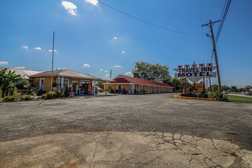 1224 N Dixie Hwy, Cave City, KY for sale - Building Photo - Image 3 of 21