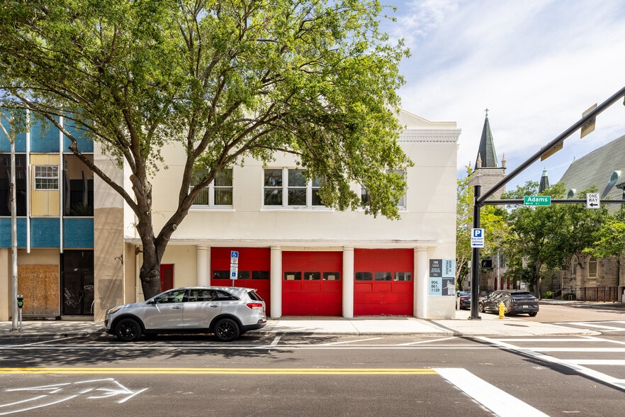 39 E Adams St, Jacksonville, FL for lease - Building Photo - Image 3 of 4