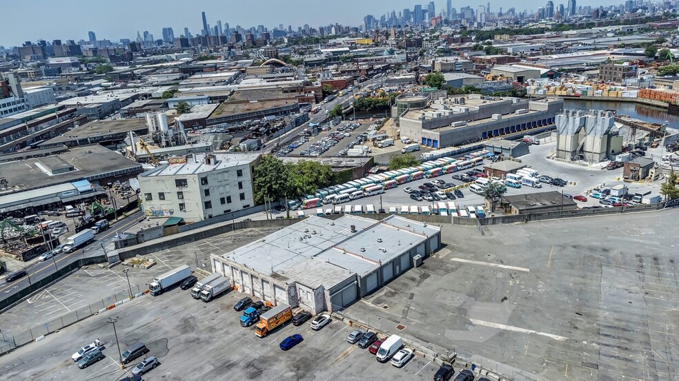 4681 Metropolitan Ave, Ridgewood, NY for lease - Aerial - Image 3 of 10