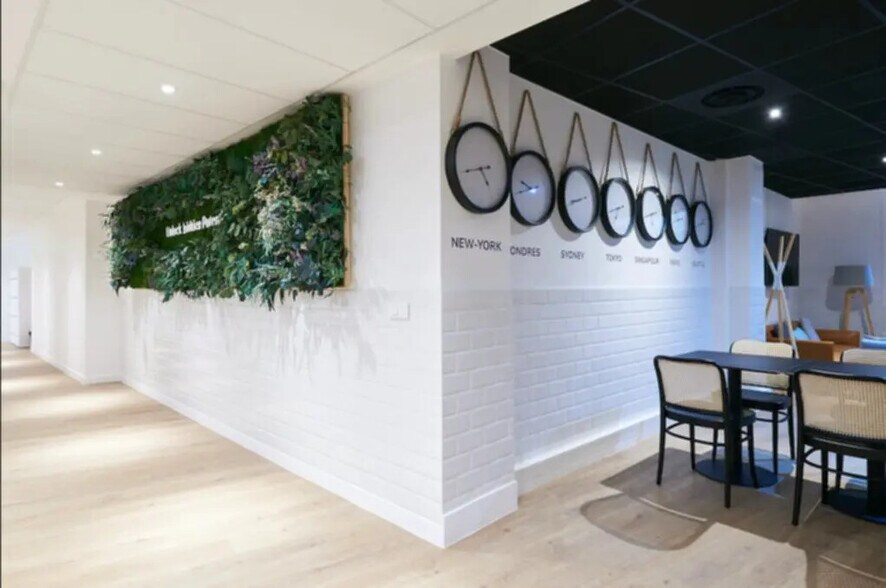 Office in Paris for lease - Interior Photo - Image 2 of 5