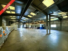 Office in Montereau-Fault-Yonne for lease Interior Photo- Image 1 of 3