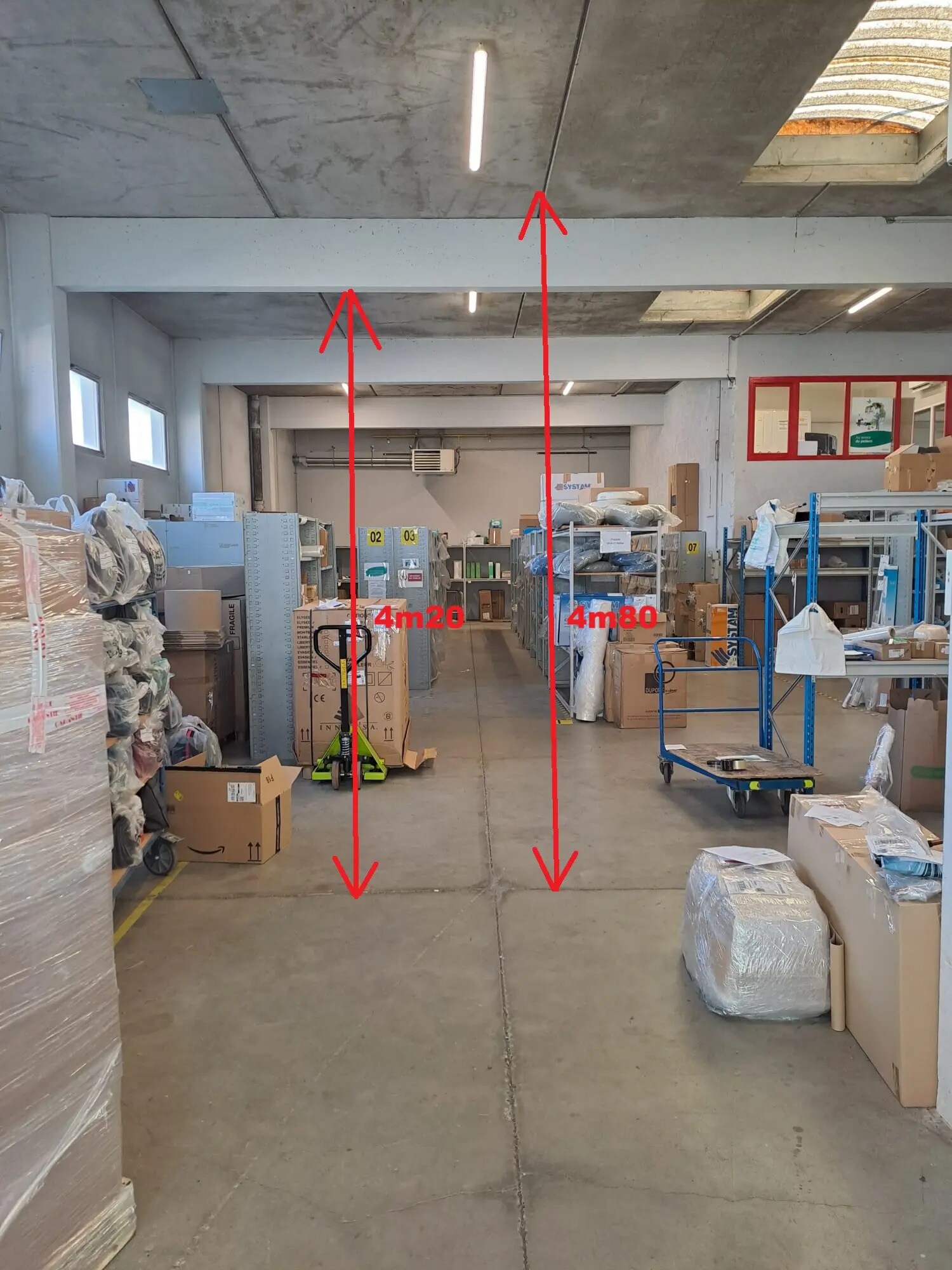 Retail in Ville-la-Grand for lease Interior Photo- Image 1 of 3