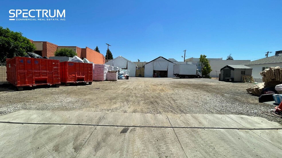 7016-7022 Sophia Ave, Van Nuys, CA for sale - Building Photo - Image 2 of 10